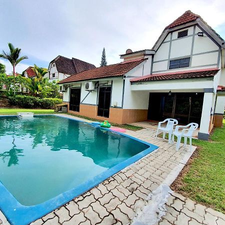 Melaka Afamosa Villa With Private Pool For 10 Pax Alor Gajah Extérieur photo