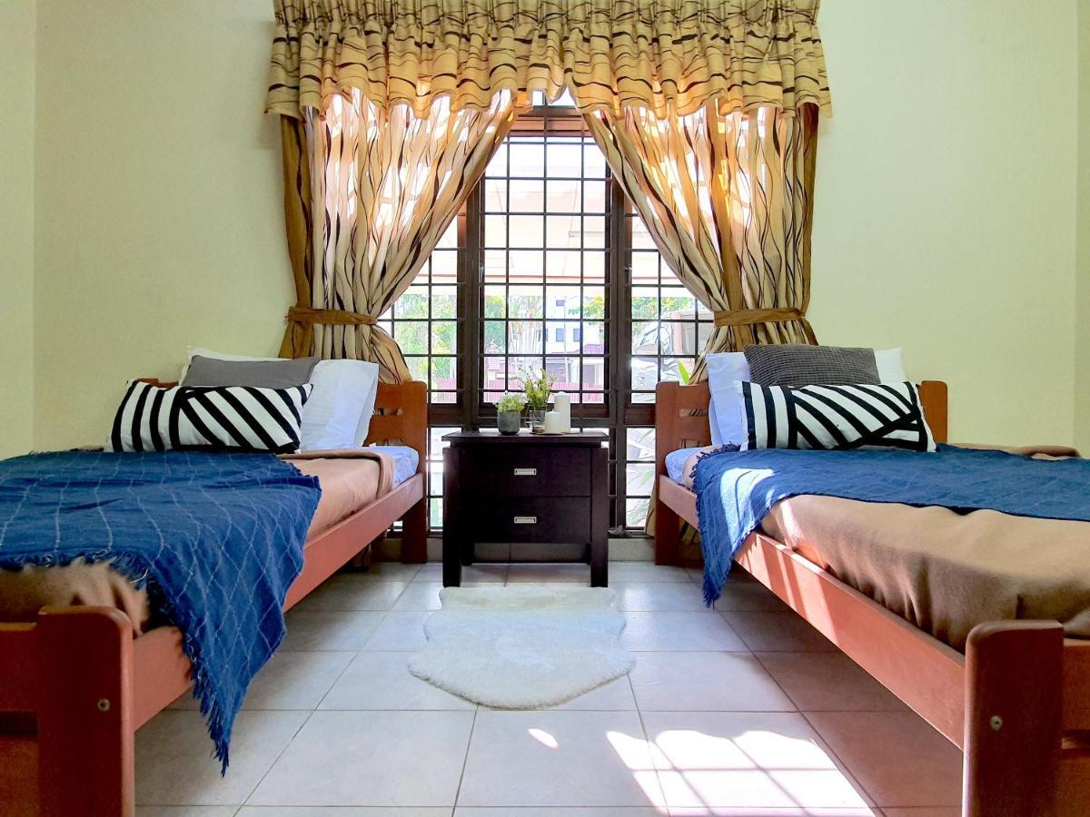 Melaka Afamosa Villa With Private Pool For 10 Pax Alor Gajah Extérieur photo