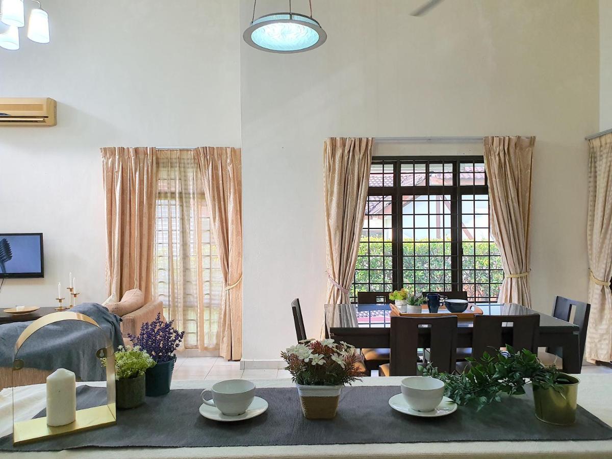 Melaka Afamosa Villa With Private Pool For 10 Pax Alor Gajah Extérieur photo