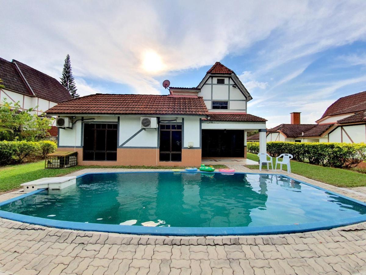 Melaka Afamosa Villa With Private Pool For 10 Pax Alor Gajah Extérieur photo
