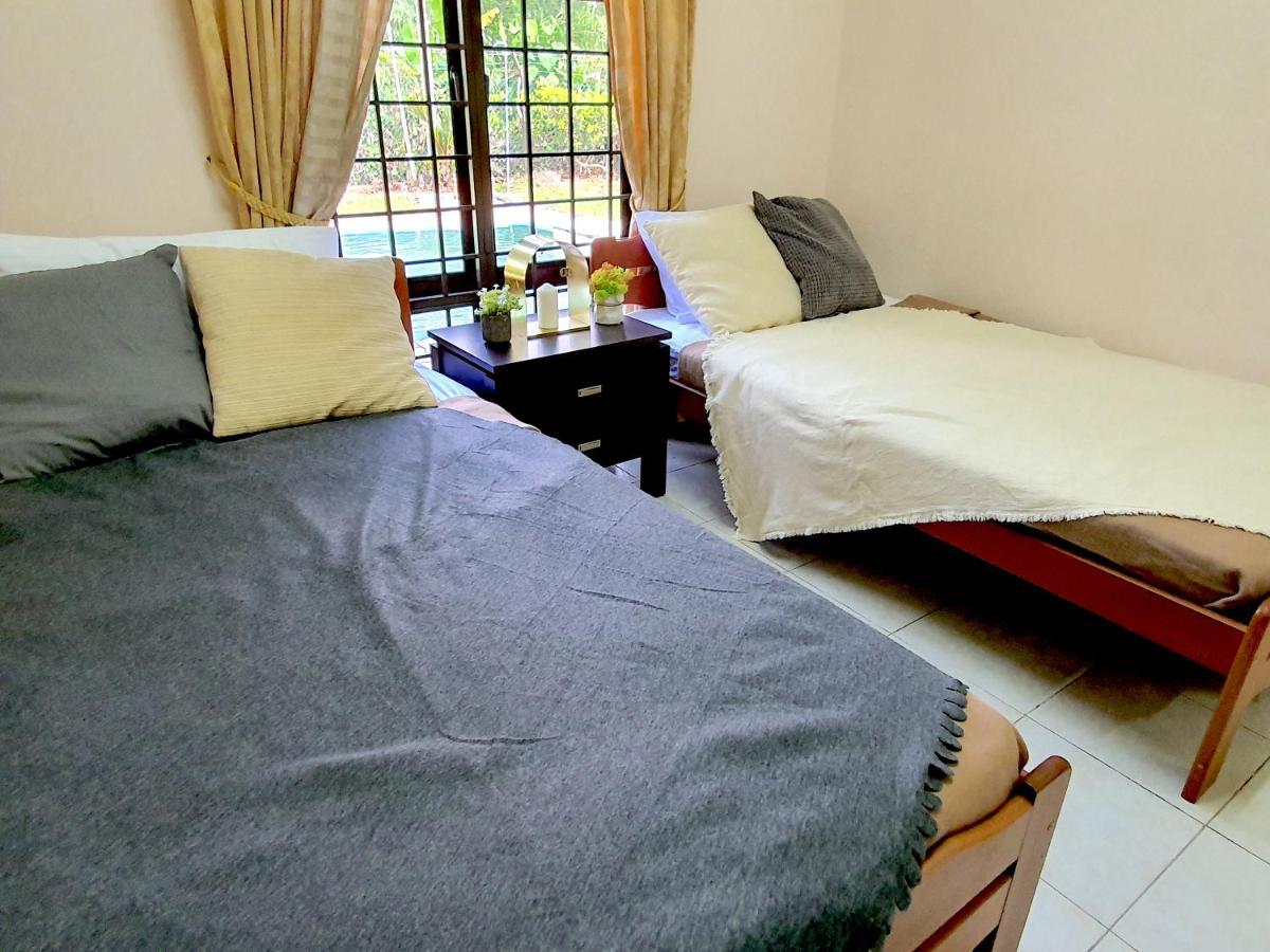 Melaka Afamosa Villa With Private Pool For 10 Pax Alor Gajah Extérieur photo