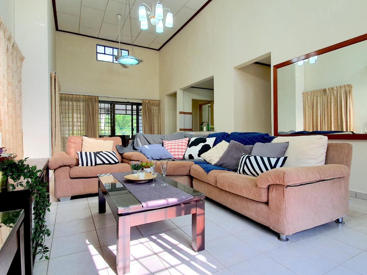Melaka Afamosa Villa With Private Pool For 10 Pax Alor Gajah Extérieur photo