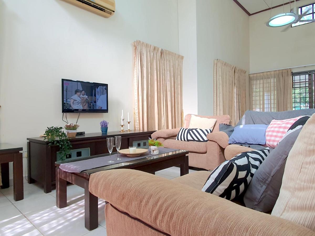 Melaka Afamosa Villa With Private Pool For 10 Pax Alor Gajah Extérieur photo