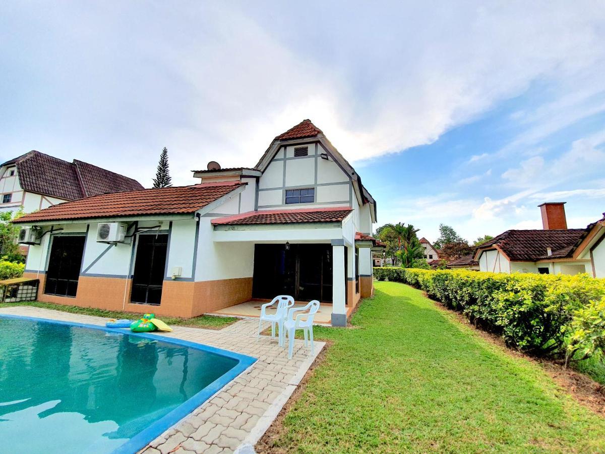 Melaka Afamosa Villa With Private Pool For 10 Pax Alor Gajah Extérieur photo