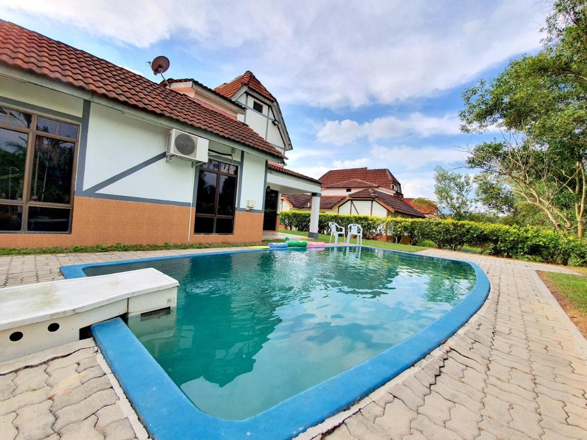 Melaka Afamosa Villa With Private Pool For 10 Pax Alor Gajah Extérieur photo